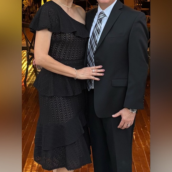 Gianni Bini Elegant Black One-Shoulder Dress - Picture 4 of 4